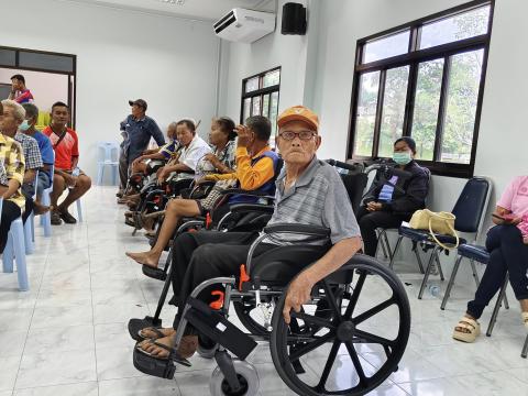 ส่งเสริมและสนับสนุนการช่วยเหลือผู้ด้อยโอกาสและประสบปัญหาทางสังคม