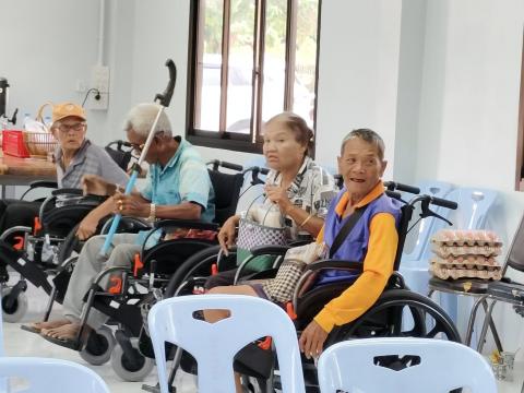 ส่งเสริมและสนับสนุนการช่วยเหลือผู้ด้อยโอกาสและประสบปัญหาทางสังคม