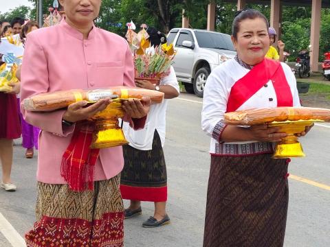 ทำบุญแห่เทียนเข้าพรรษา