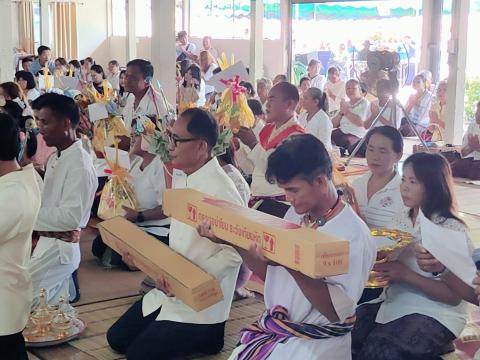 ทำบุญแห่เทียนเข้าพรรษา