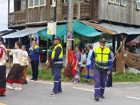 ทำบุญแห่เทียนเข้าพรรษา