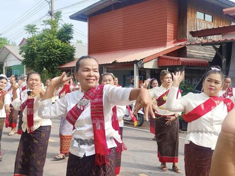 ทำบุญแห่เทียนเข้าพรรษา