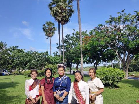 ประเพณีตักบาตรบนหลังช้างและนมัสการพระพุทธรูปใหญ่