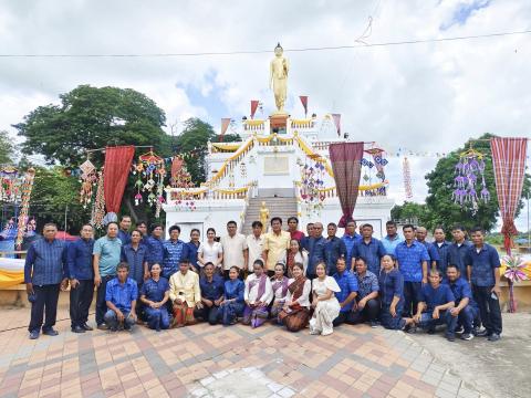 ประเพณีตักบาตรบนหลังช้างและนมัสการพระพุทธรูปใหญ่